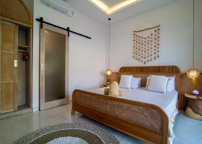 Simple & Magical Praya Villa *