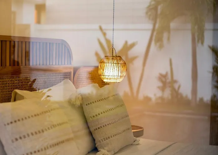 Simple & Magical Praya Villa *